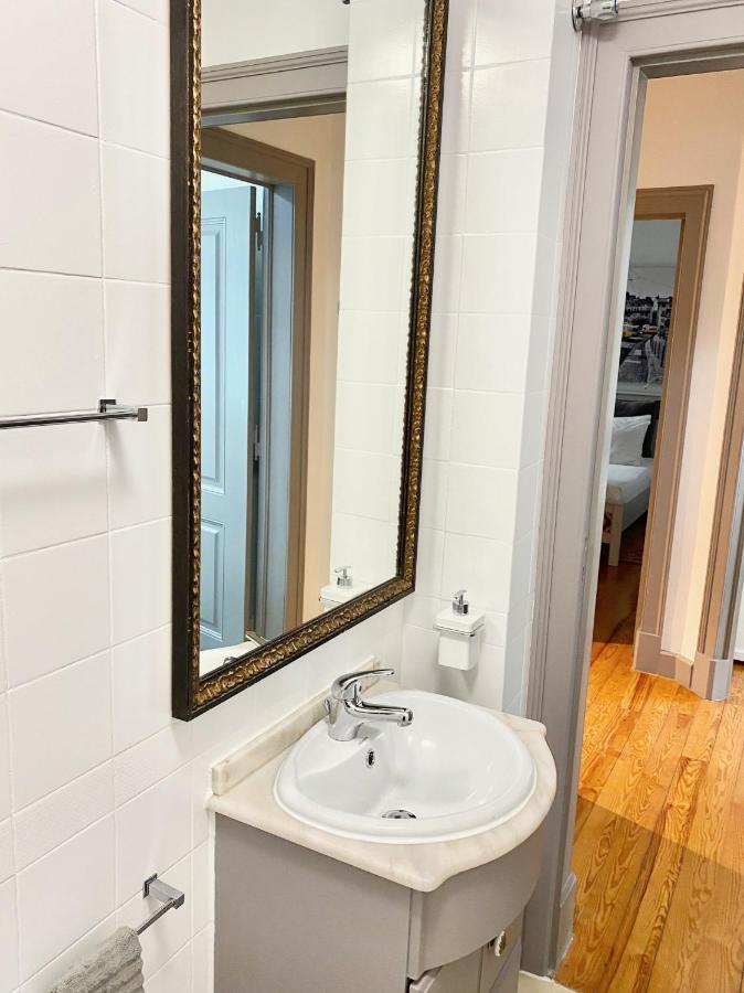 Luxury Vintage apartment with all the comforts of home at the city centre, next to Marquês de Pombal Lisboa Exterior foto